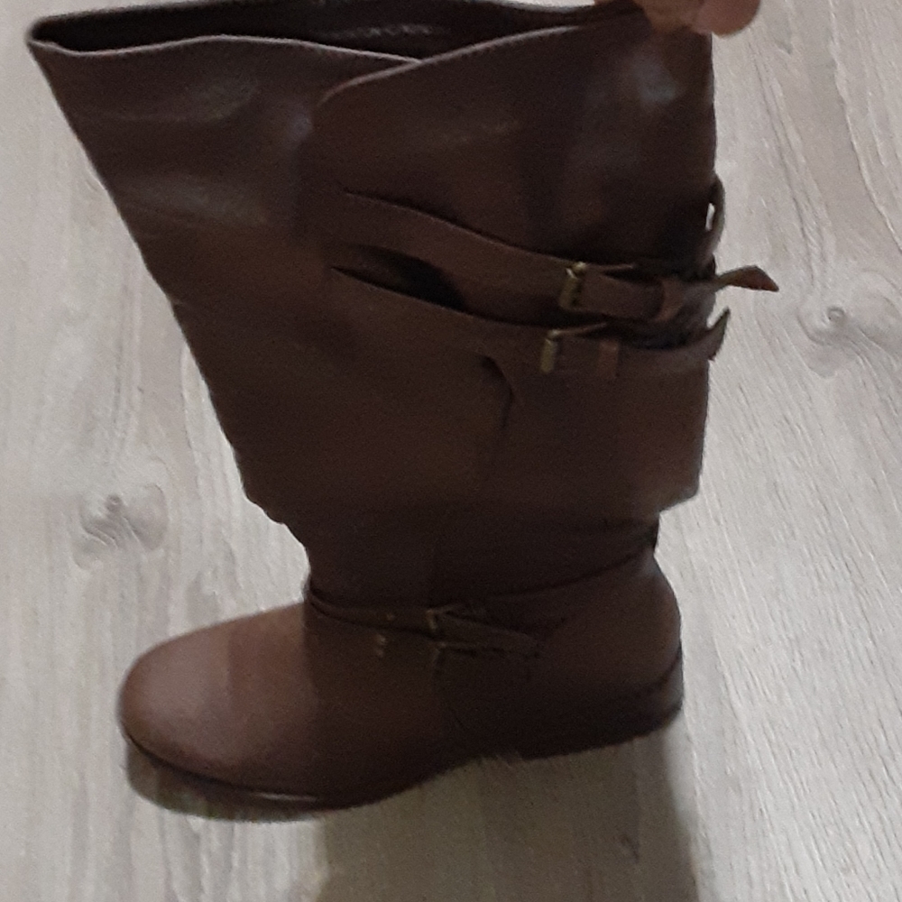 Boot - Picture 2 of 3